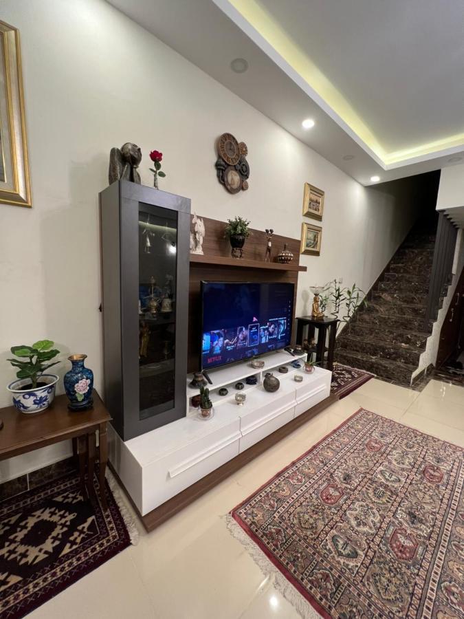 Elegant Duplex With Pool Frontauc